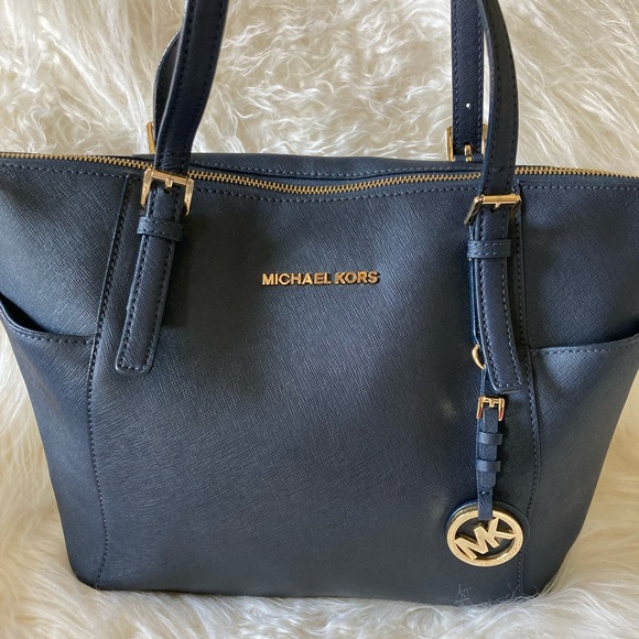 Michael Kors Medium Saffiano - Picture 1 of 6